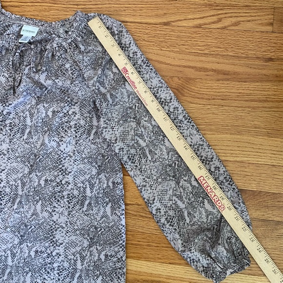 Motherhood Maternity Top Women’s US Medium Snake Print 3/4 Sleeve Shirt Tie Neck - Picture 3 of 5